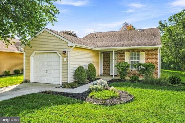 6 AVANDALE CT, Mount Laurel, NJ 08054