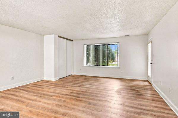 5301-A ABERDEEN DR, Mount Laurel, NJ 08054