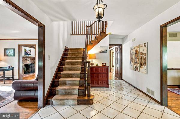 559 SENTINEL RD, Moorestown, NJ 08057