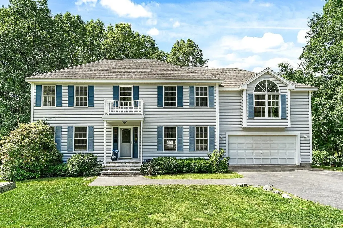 105 Wyndridge Cir, Pelham, NH 03076-3228