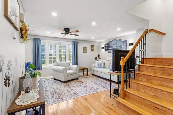 22 Briarwood Rd, Lowell, MA 01852