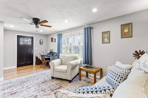 22 Briarwood Rd, Lowell, MA 01852