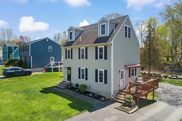 22 Briarwood Rd, Lowell, MA 01852