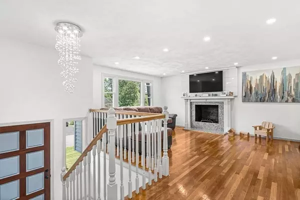 60 Oxford Rd, Dracut, MA 01826