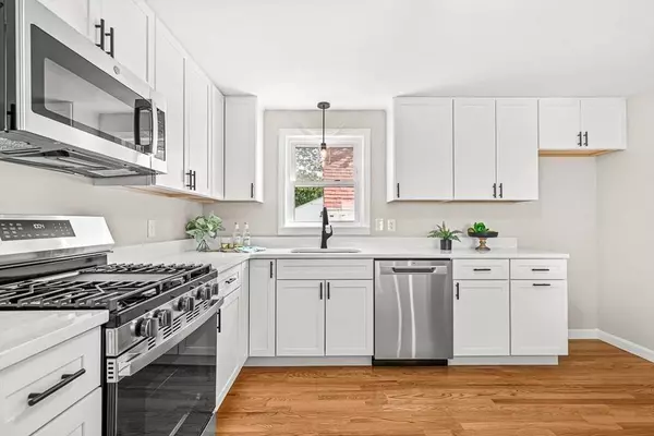 12 Paulette Ave, Dracut, MA 01826