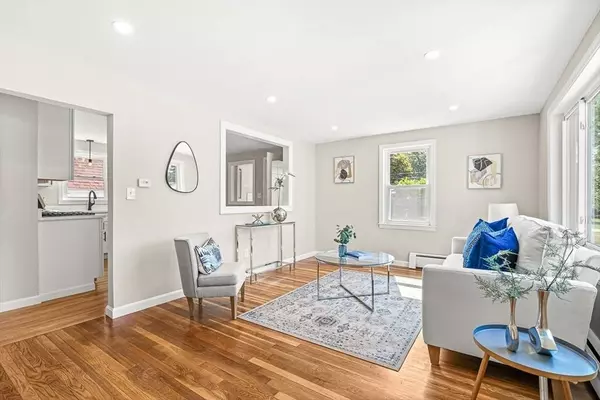 12 Paulette Ave, Dracut, MA 01826