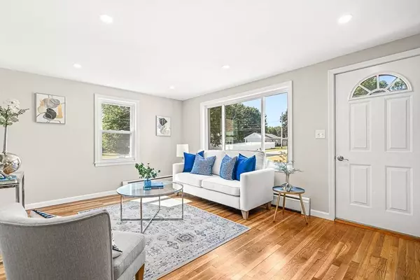 12 Paulette Ave, Dracut, MA 01826