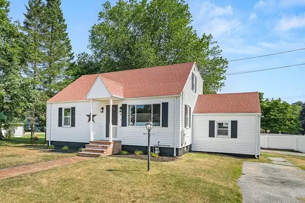 12 Paulette Ave, Dracut, MA 01826