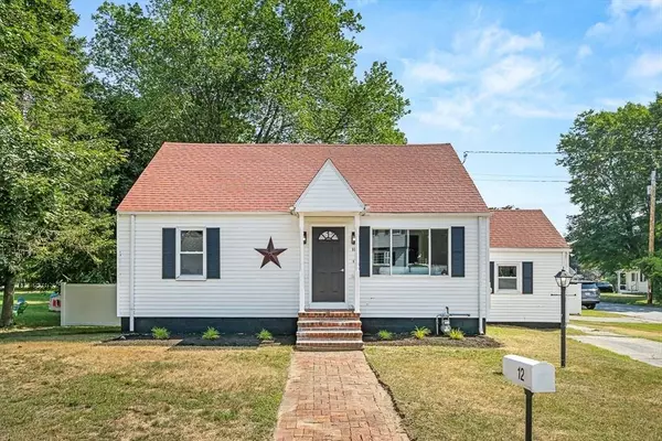 12 Paulette Ave, Dracut, MA 01826