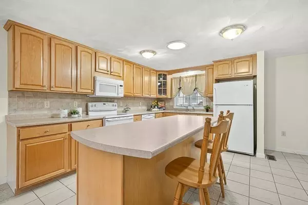 15 Royal Ave #15, Dracut, MA 01826