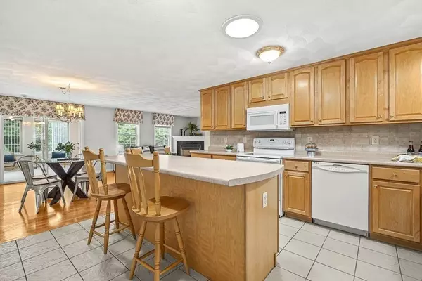 15 Royal Ave #15, Dracut, MA 01826