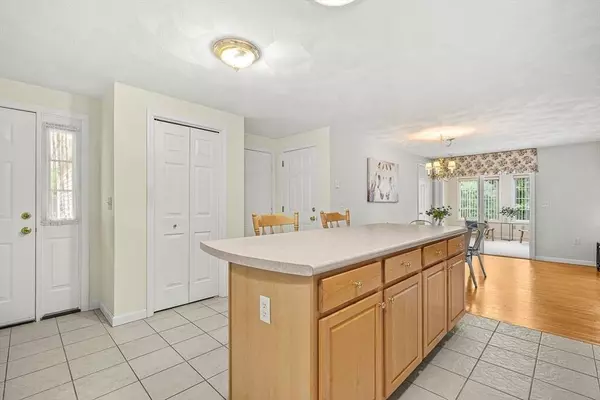 15 Royal Ave #15, Dracut, MA 01826