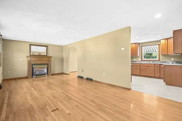 28 Briarwood Rd., Lowell, MA 01852