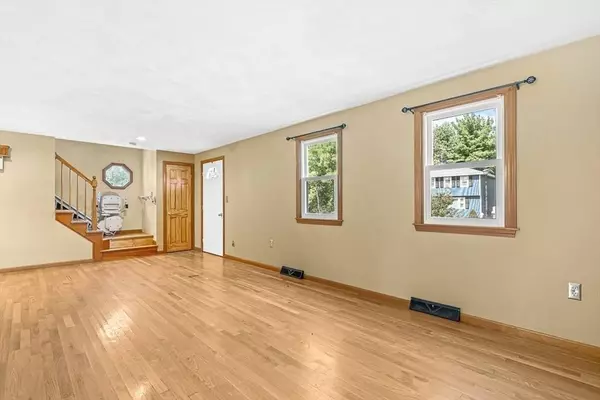 28 Briarwood Rd., Lowell, MA 01852