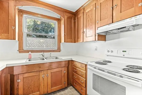 20 Dean Ave, Dracut, MA 01826