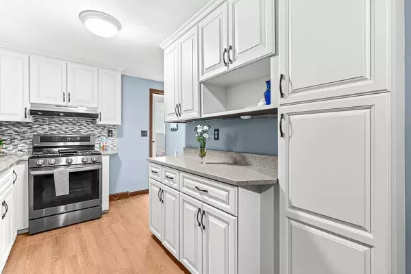 240 Trotting Park Rd, Lowell, MA 01854