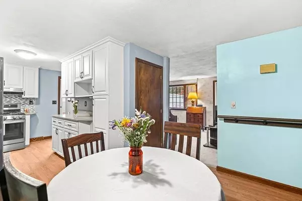 240 Trotting Park Rd, Lowell, MA 01854