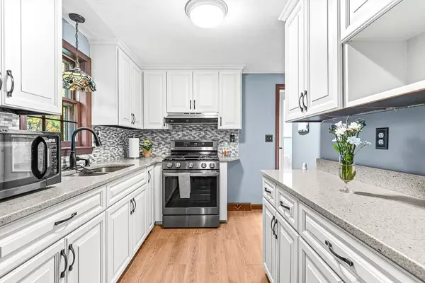 240 Trotting Park Rd, Lowell, MA 01854