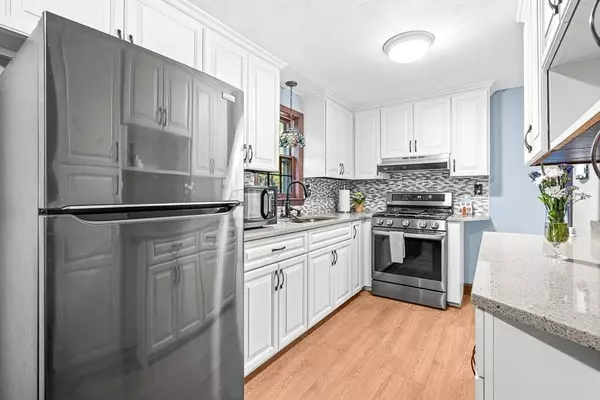 240 Trotting Park Rd, Lowell, MA 01854