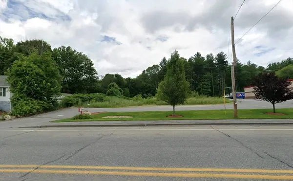 1905 Lakeview Ave, Dracut, MA 01826