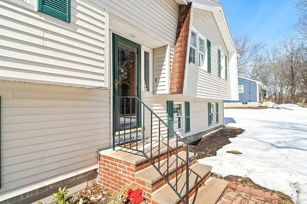 54 Montaup Ave, Dracut, MA 01826