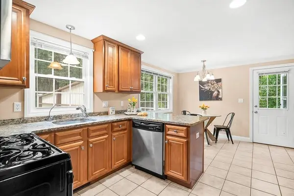 36 Willowdale Rd #B, Tyngsborough, MA 01879