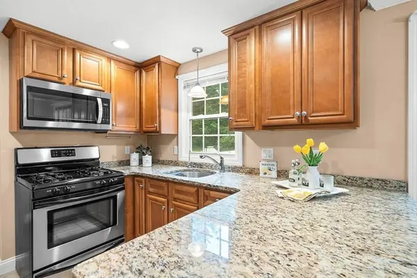 36 Willowdale Rd #B, Tyngsborough, MA 01879