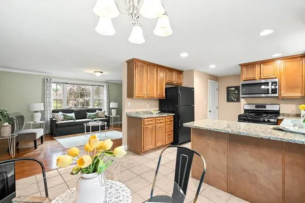 36 Willowdale Rd #B, Tyngsborough, MA 01879