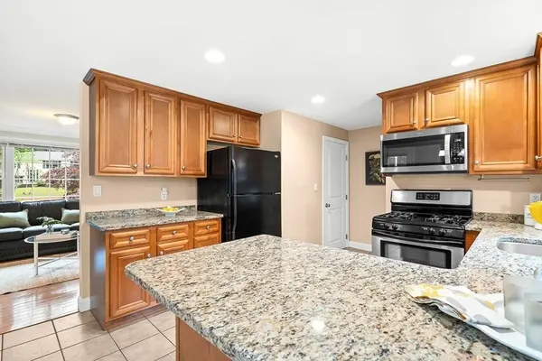 36 Willowdale Rd #B, Tyngsborough, MA 01879