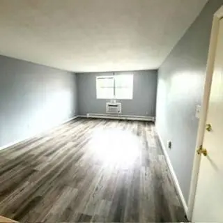 345 Hildreth St #21, Lowell, MA 01850