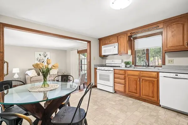 12 Leo Ave, Dracut, MA 01826