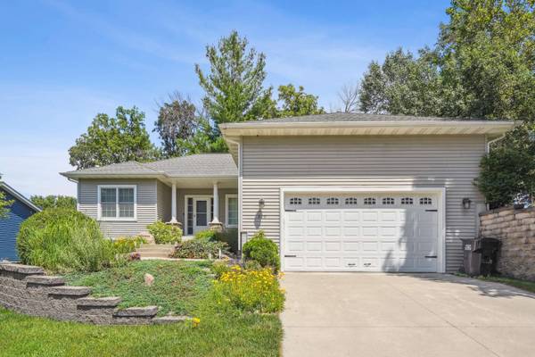 929 Sampson DR, Nevada, IA 50201