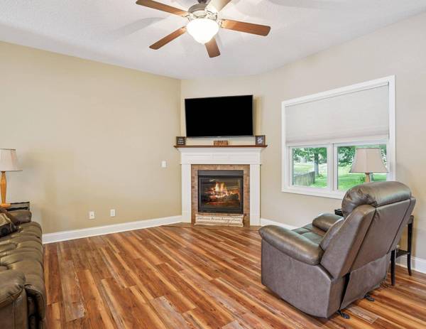 929 Sampson DR, Nevada, IA 50201