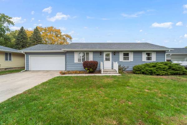 1705 F AVE, Nevada, IA 50201