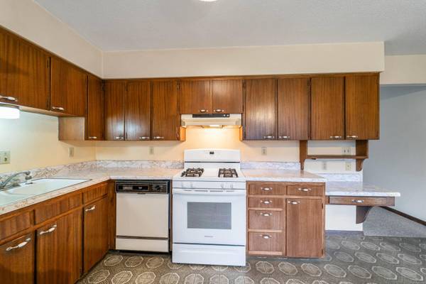 1705 F AVE, Nevada, IA 50201