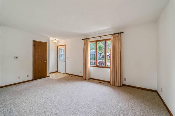 1705 F AVE, Nevada, IA 50201