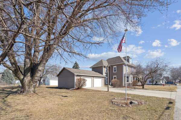 513 E Poplar ST, Roland, IA 50236