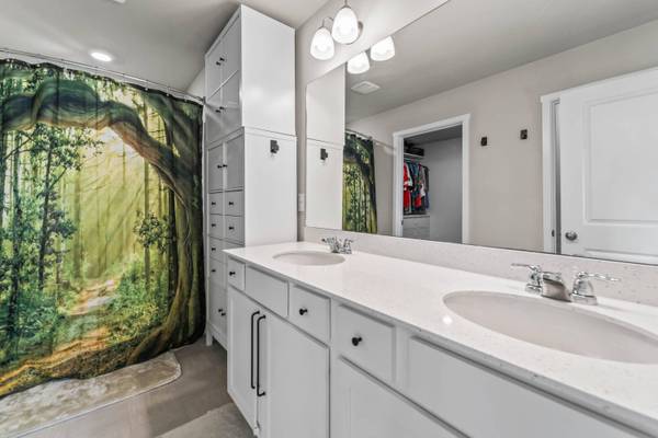 1728 Figg DR, Adel, IA 50003