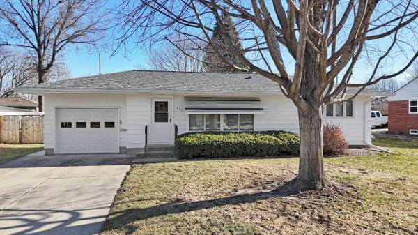 637 14th Street PL, Nevada, IA 50201