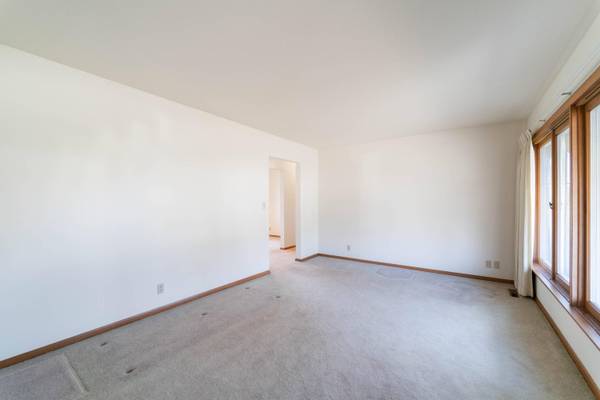 637 14th Street PL, Nevada, IA 50201