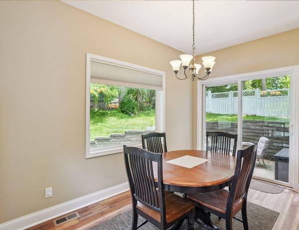 929 Sampson DR, Nevada, IA 50201