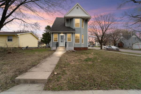 605 10th ST, Nevada, IA 50201