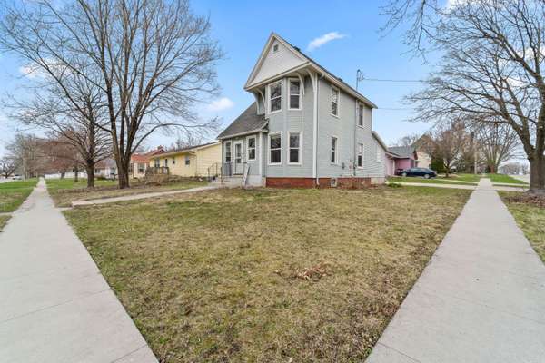 605 10th ST, Nevada, IA 50201