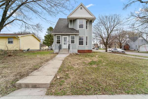 605 10th ST, Nevada, IA 50201