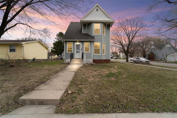 605 10th Street, Nevada, IA 50201