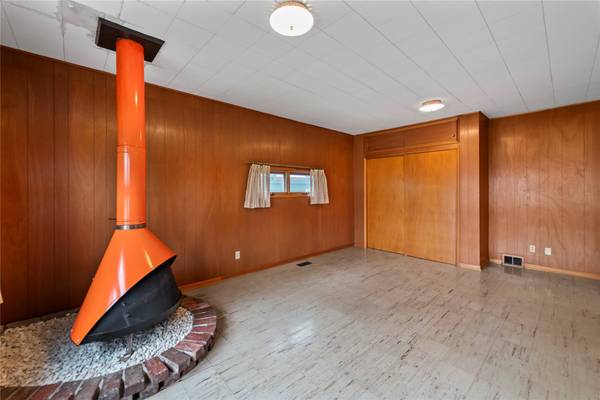 636 11th Street, Nevada, IA 50201