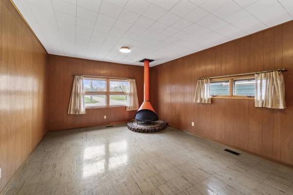 636 11th ST, Nevada, IA 50201