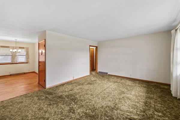 636 11th ST, Nevada, IA 50201