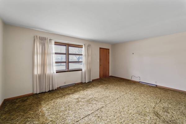 636 11th ST, Nevada, IA 50201