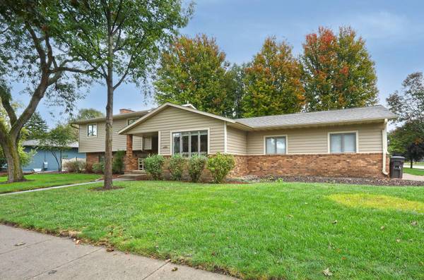 925 S 12th ST, Nevada, IA 50201